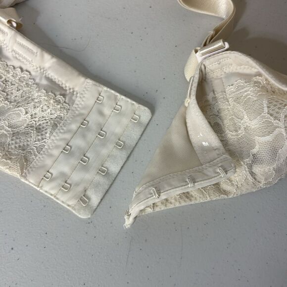 Torrid Cream Lace Bra 44DDD NWT Push up Strapless Criss-cross Neutral Feminine - Picture 10 of 12
